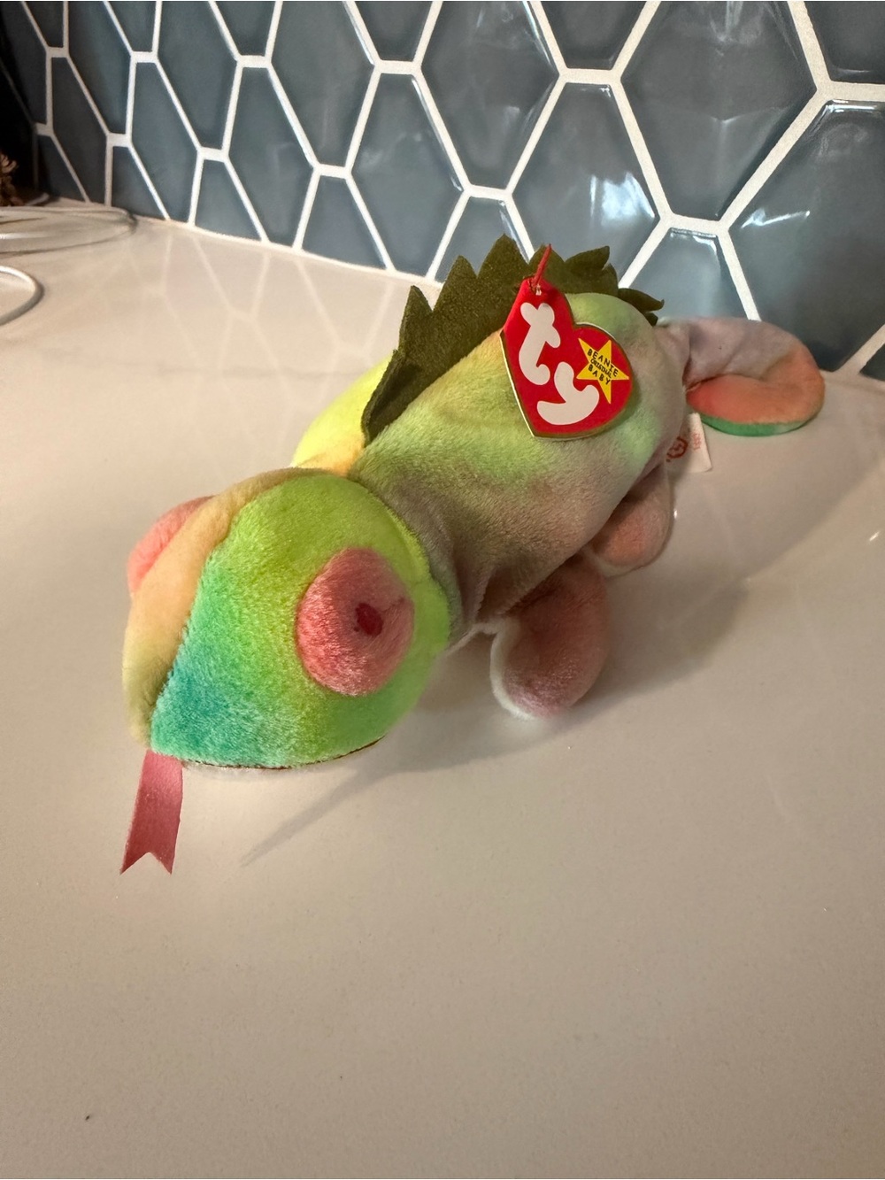 Authentic Vintage Ty Beanie Baby - Iggy the Iguana (1997) -